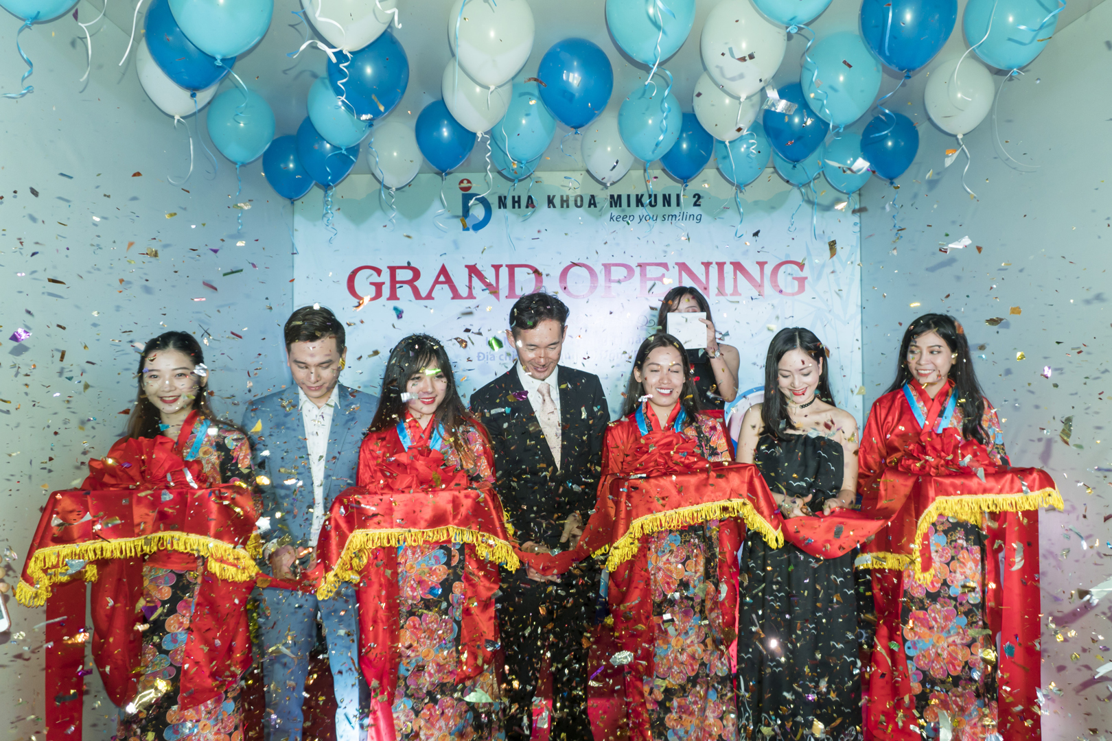 Tưng bừng cắt băng khai trương tại tầng 3 nha khoa MIKUNI 2